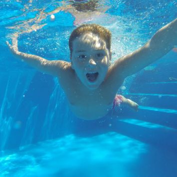 Nauka pływania: kiedy i gdzie zapisać dziecko?